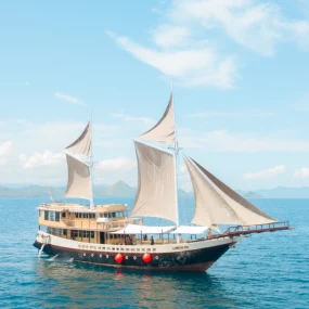 kapal phinisi labuan bajo