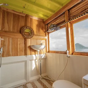 kapal phinisi labuan bajo