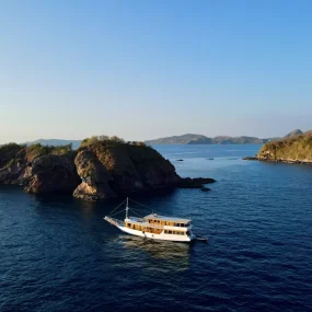 kapal phinisi labuan bajo