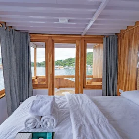 kapal phinisi labuan bajo